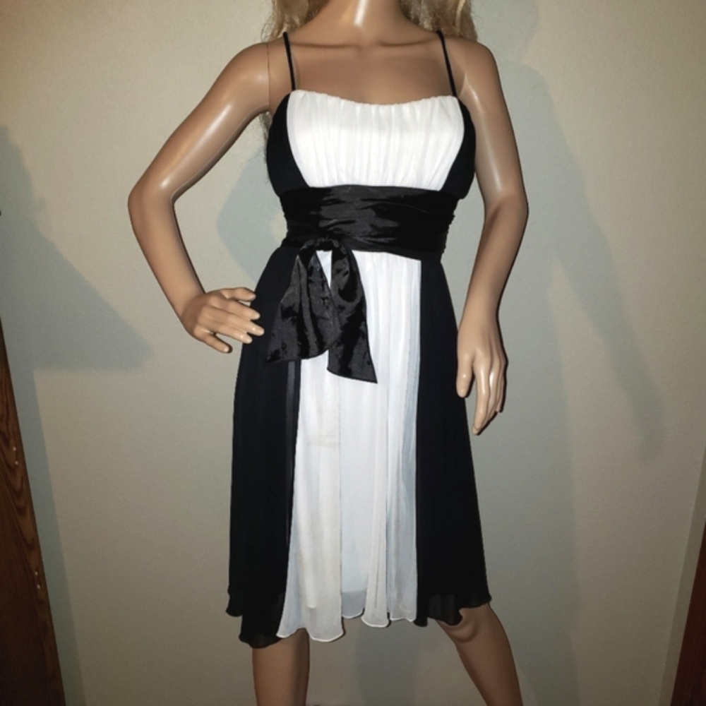 🔥Black and White Dress | Sz M - Picture 1 of 2